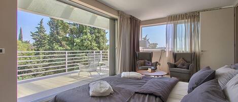 5 bedrooms, iron/ironing board, travel cot, free WiFi