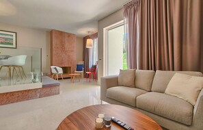 TV, caminetto, impianto stereo