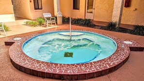 Beheizter Pool