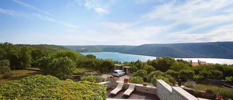 Lämmitetty uima-allas