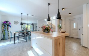 Dining - Gorgeous home in Malinska with sauna (Malinska)