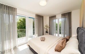 4 bedrooms, iron/ironing board, travel cot, free WiFi
