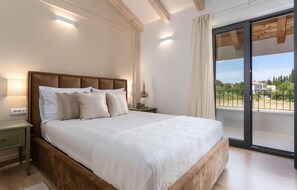 3 makuuhuonetta, silitysrauta/-lauta, ilmainen Wi-Fi, vuodevaatteet