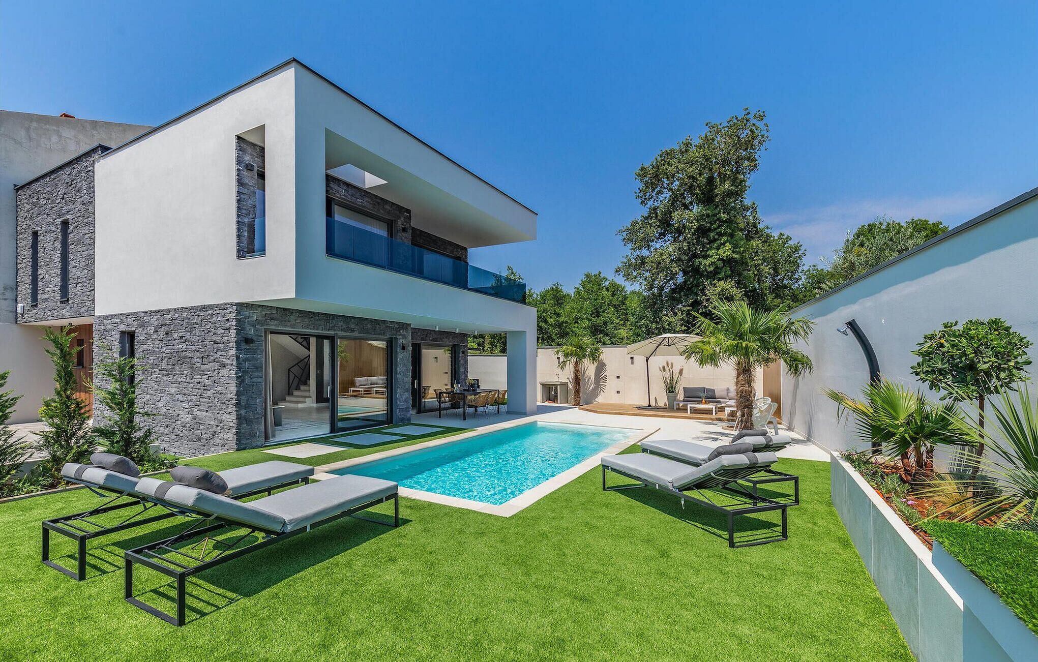 Et oppvarmet basseng