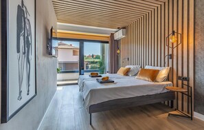 4 habitaciones, tabla de planchar con plancha y cuna de viaje 