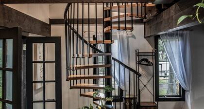 Cozy Lake-View Cottage for 4 · Wine Tasting Included · Pet Friendly