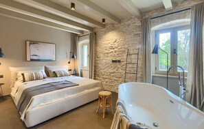 5 slaapkamers, een strijkplank/strijkijzer, reisbedje, gratis wifi