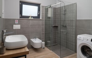 Shower, hair dryer - Amazing home in Marcana (Marcana)