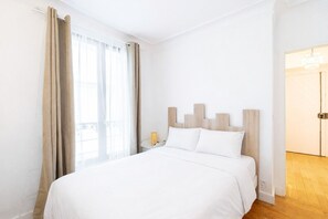 1 chambre, bureau, accès Internet, draps fournis