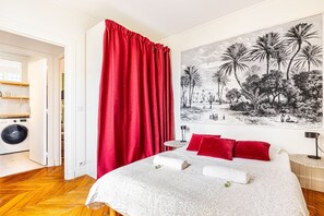 2 quartos, ferros/tábuas de passar roupa, acesso à internet