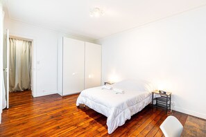 2 bedrooms, desk, iron/ironing board, Internet - GuestReady - Metropolitan Stay in the 10th (Paris)