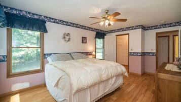 3 dormitorios, cuna de viaje, ropa de cama