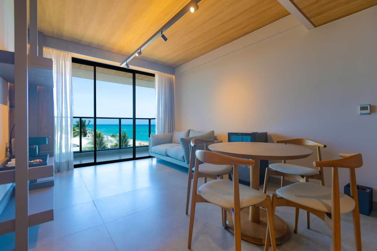 Suíte Master Lateral Mar | 1 slaapkamer, luxe beddengoed, een minibar, een kluis op de kamer