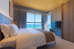 Suite Master Mar | Premium bedding, minibar, in-room safe, laptop workspace - Ritz Barra de São Miguel (Barra de São Miguel)