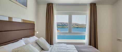 2 bedrooms, iron/ironing board, travel cot, free WiFi