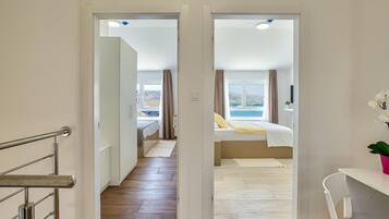 2 makuuhuonetta, silitysrauta/-lauta, vauvan matkasänky, ilmainen Wi-Fi