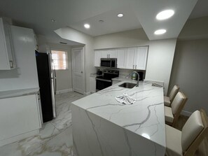 Fridge, microwave, oven, stovetop - 5-STAR service apartment resort 5 min to Disney. Fun activities for families.   (Kissimmee)