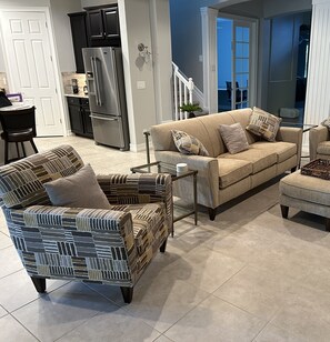 Living area - Stunning home in a quiet gated community in North Fort Myers. (North Fort Myers)
