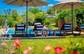 A heated pool - Awesome home in Tinjan with sauna (Tinjan)