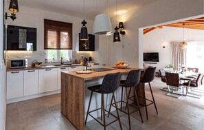 Fridge, microwave, oven, dishwasher - Beach front home in Medulin (Medulin)
