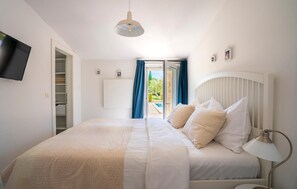 2 bedrooms, iron/ironing board, travel cot, free WiFi