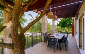 屋外ダイニングエリア