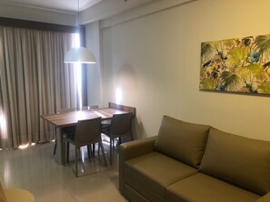 Smart TV, ping pong, books - Experimente o Park Veredas Flat - ao Lado do Hot Park com Vistas Para a Piscina (ESPLANADA, Rio Quente)