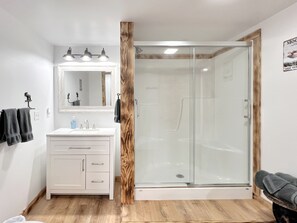 Douche, serviettes fournies