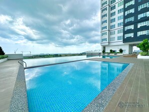 Hồ bơi ngoài trời 