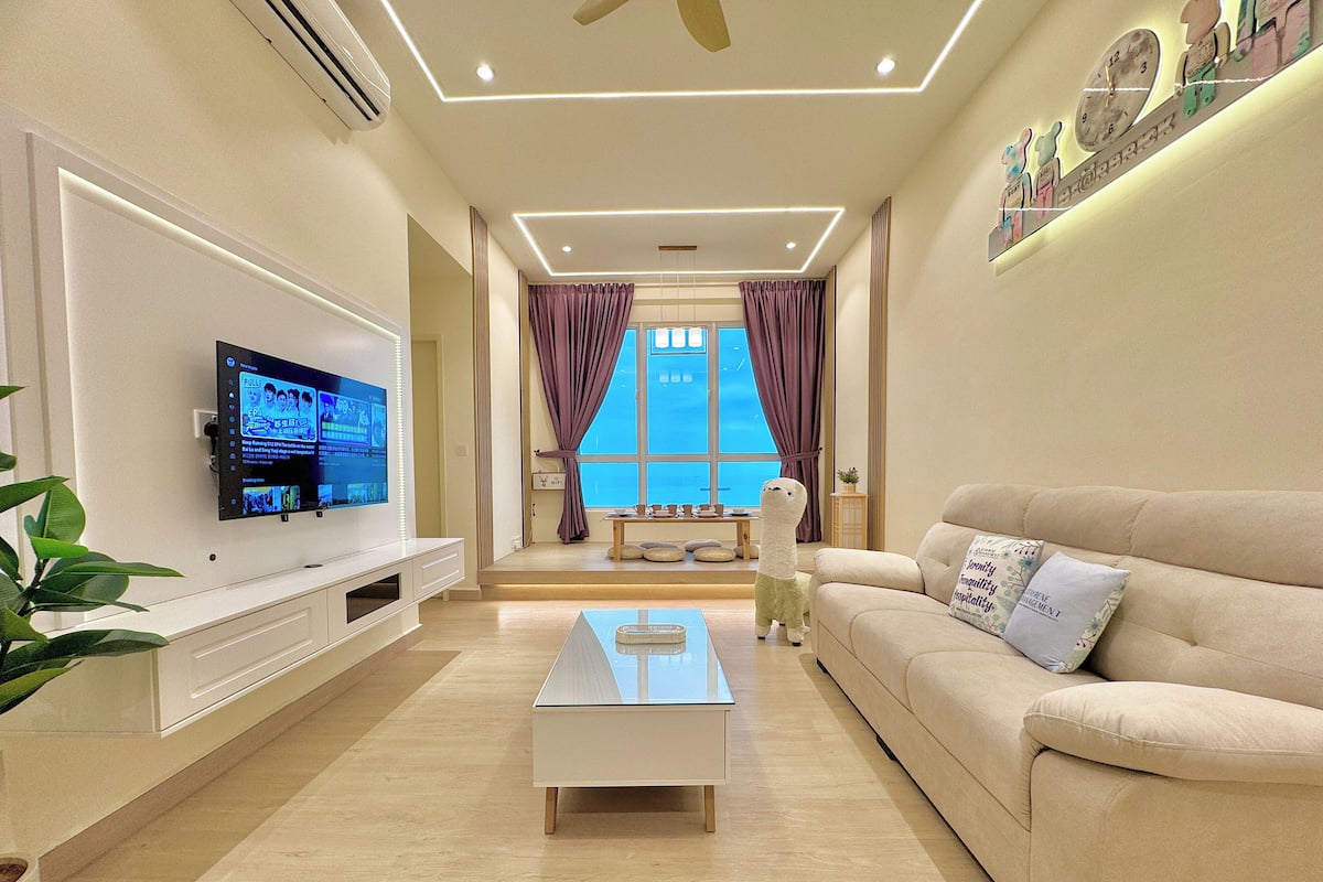 Design Apartment, 2 Bedrooms, Sea View | Living area
