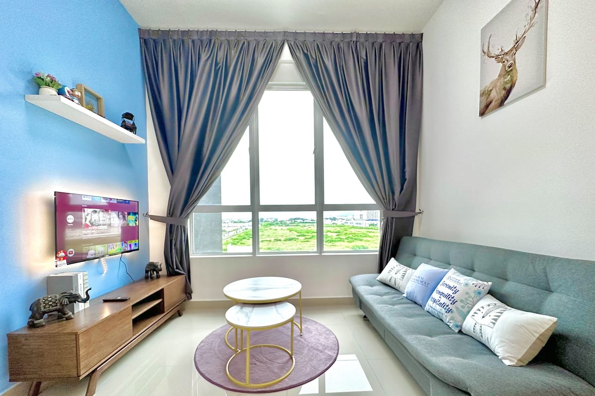 Comfort Apartment, 2 Bedrooms, City View | Living area