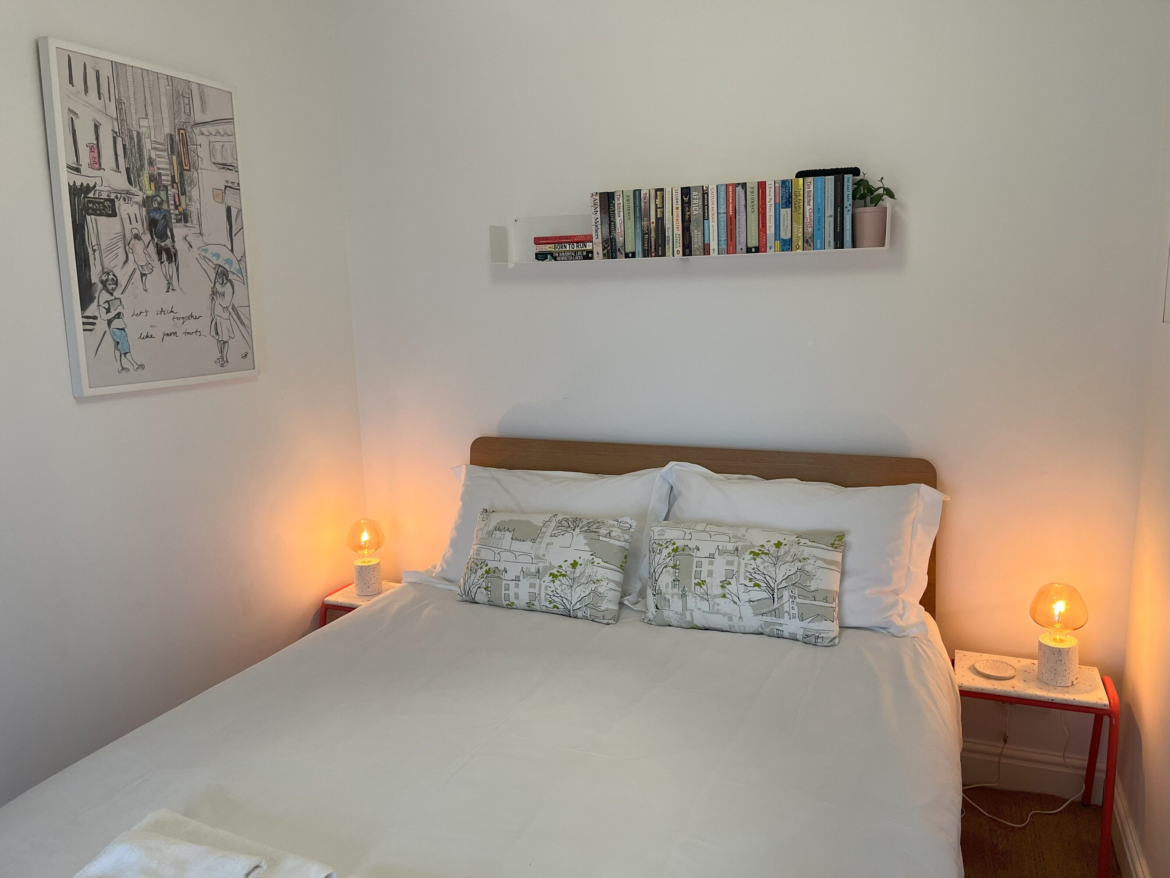 3 bedrooms, desk, iron/ironing board, travel cot