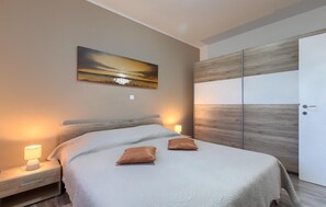 4 bedrooms, iron/ironing board, travel cot, free WiFi