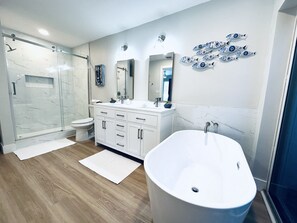 Hair dryer, towels, soap, shampoo - 
Your Perfect Westcoast Vacation Getaway
12 guests, Pool, A beautiful deck!!! (Sarasota)