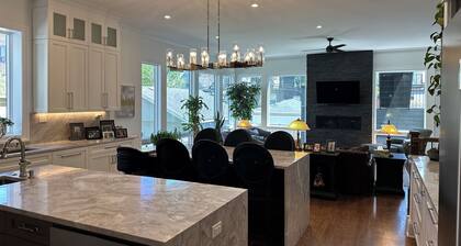Sleek New 4BR Greystone - Rooftop, Walk to Wrigley & 1 Block to Brown Line Train