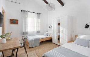 5 bedrooms, travel cot, free WiFi, bed sheets