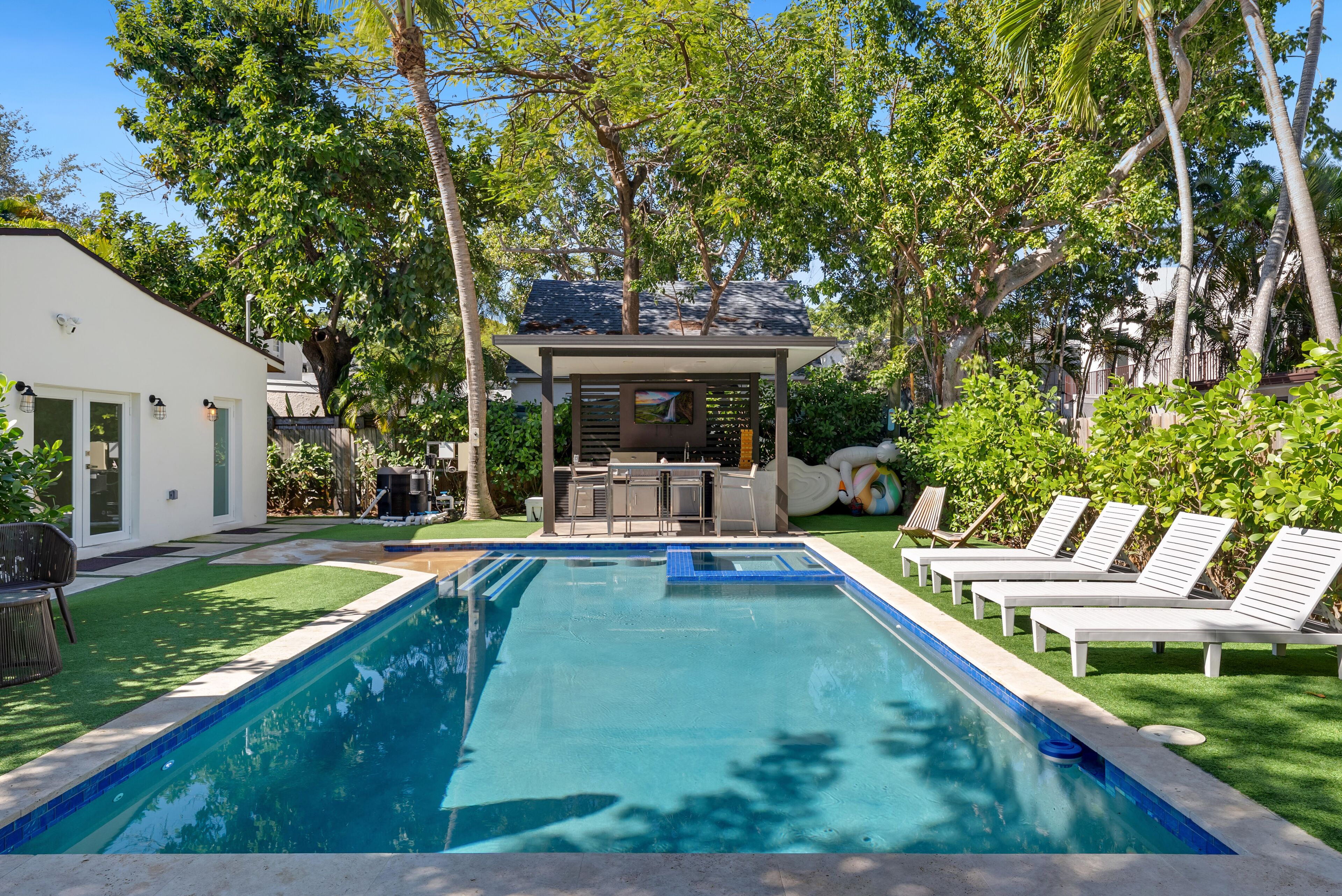 Outdoor pool, a heated pool