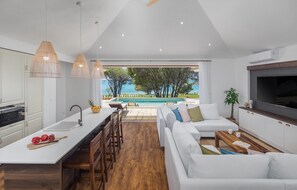 TV, stereo - Luxury Beach Villas Porto Bus (Bale)