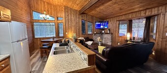 Cozy 2br Bear Den Cabin in Campobello SC, on the upcoming Saluda Grade Trail.