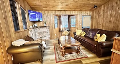 Cozy 2br Bear Den Cabin in Campobello SC, on the upcoming Saluda Grade Trail.