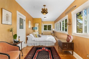 5 室のベッドルーム、デスク、アイロン / アイロン台、WiFi (無料)