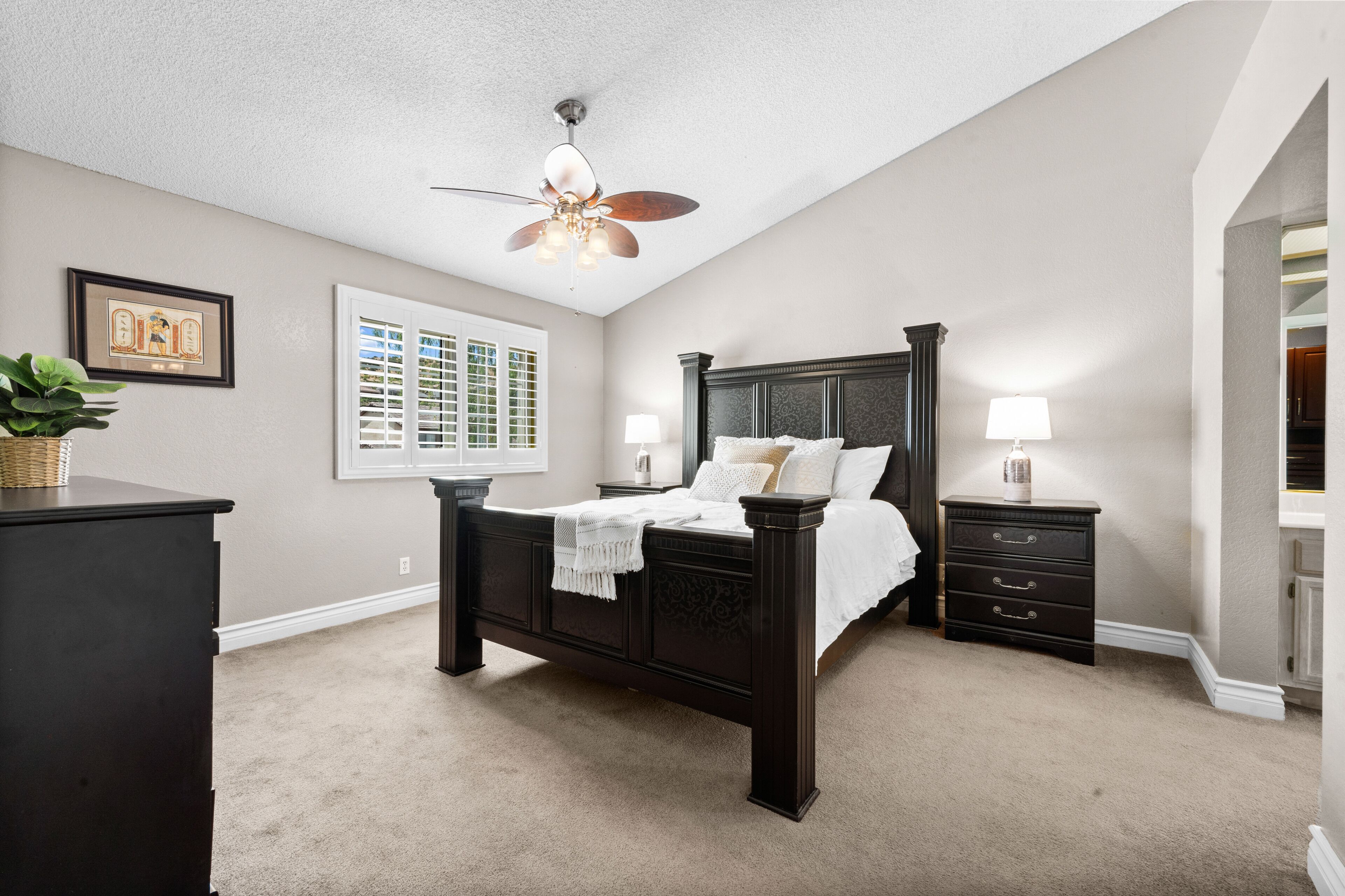 4 bedrooms, desk, iron/ironing board, free WiFi