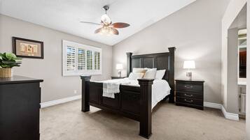 4 bedrooms, desk, iron/ironing board, free WiFi