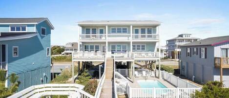 Lämmitetty uima-allas