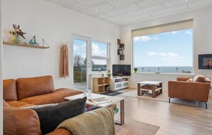 Smart TV, fireplace - Nice home in Børkop with sauna (Børkop)