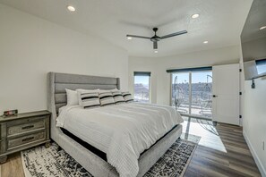 3 bedrooms, iron/ironing board, WiFi, bed sheets - Hilltop Tranquility! Location! Views! Seclusion! (St. George)