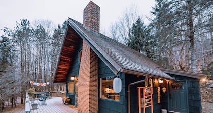 Zen Japanese Catskills Cabin, w/ Firepit, Fireplace, Tatami, Mtn Views, Hiking
