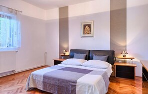 4 chambres, fer et planche à repasser, Wi-Fi gratuit, draps fournis