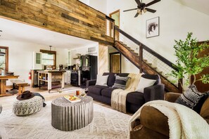 Living area - Private Cabin: Hot Tub, Fireplace & More  (Pigeon forge)