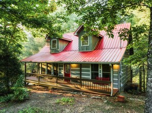 Exterior - Private Cabin: Hot Tub, Fireplace & More  (Pigeon forge)